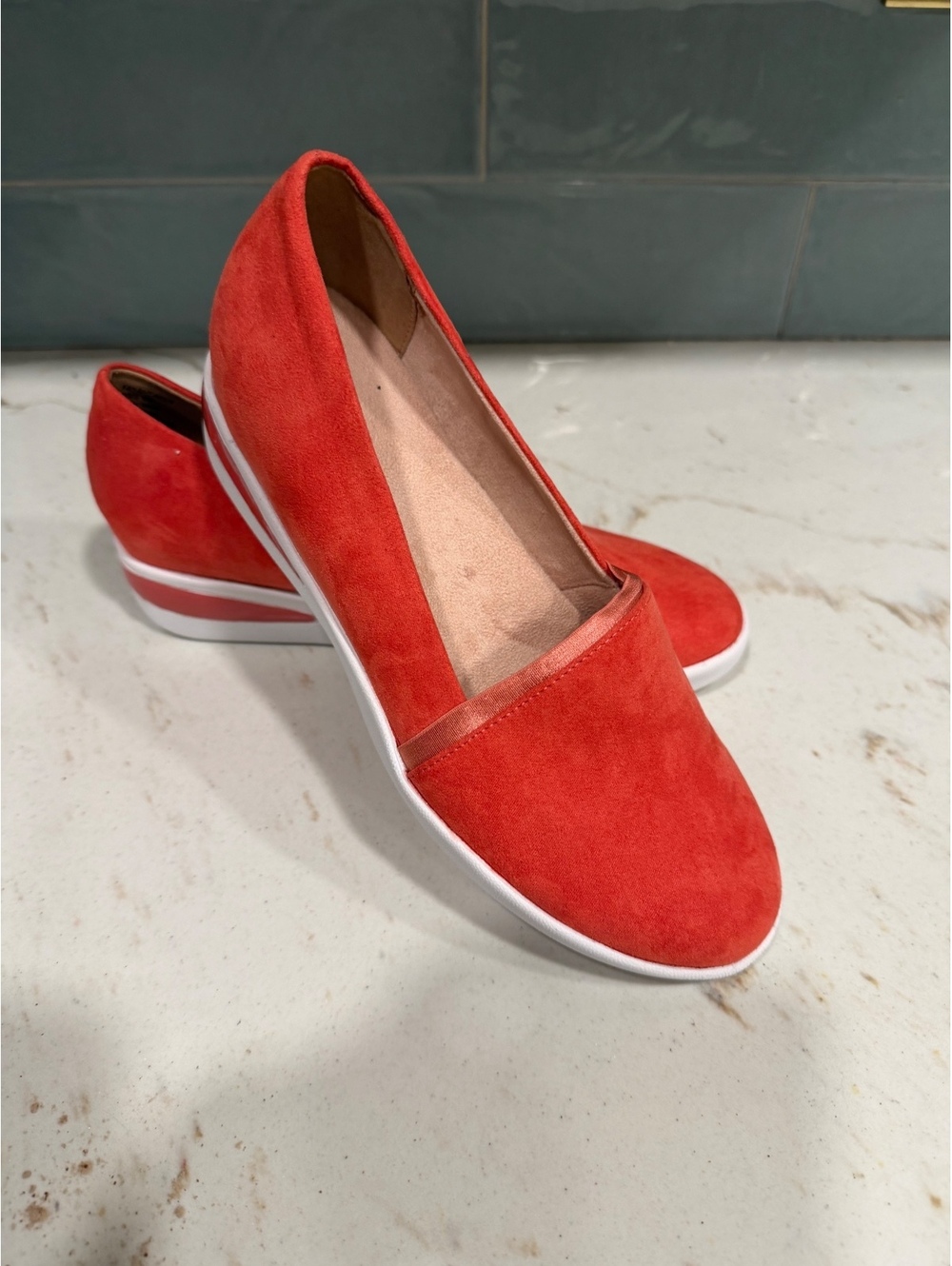 Kenneth Cole Reaction Women's Cayenne Red/Coral Farrah Sneakers Sz 8.5 NWOT